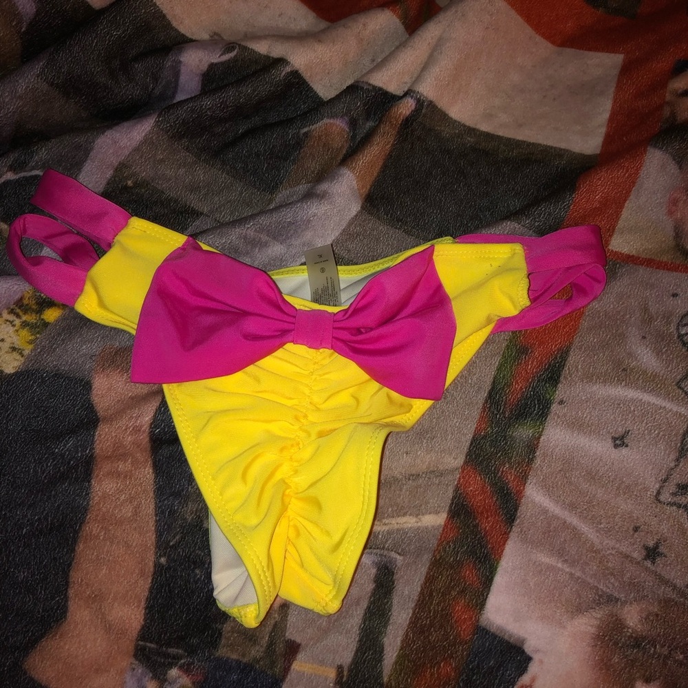 STRAPPY BIKINI BOTTOM W/BOW ON BACK
